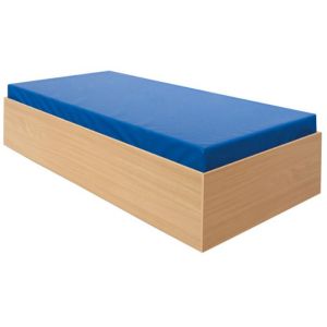 Matelas sur lit bois